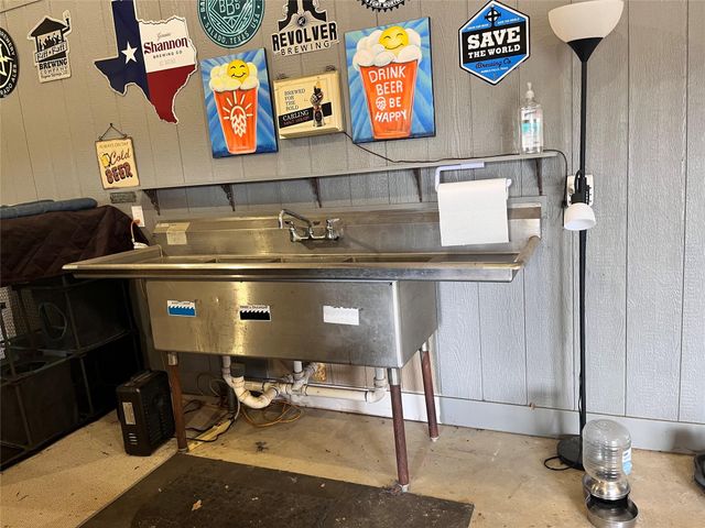 427 Paffen RD, Paige, TX 78659