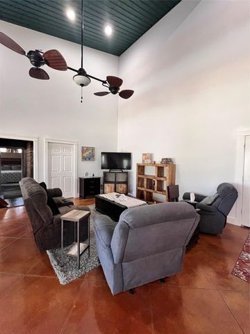 427 Paffen RD, Paige, TX 78659