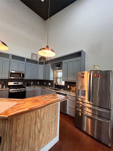 427 Paffen RD, Paige, TX 78659