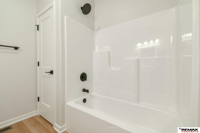 9500 Delano Drive, Lincoln, NE 68516