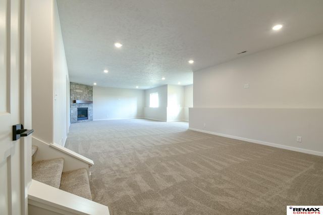 9500 Delano Drive, Lincoln, NE 68516