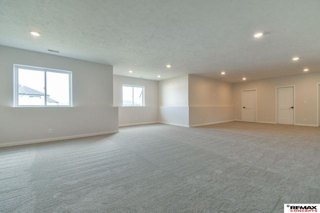 9500 Delano Drive, Lincoln, NE 68516