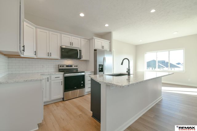 9500 Delano Drive, Lincoln, NE 68516