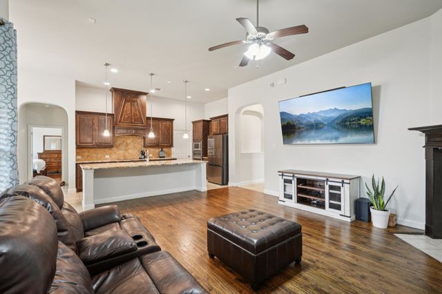 453 Lake Park Drive, Midlothian, TX 76065