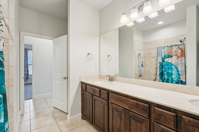 453 Lake Park Drive, Midlothian, TX 76065