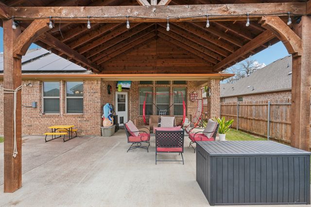 453 Lake Park Drive, Midlothian, TX 76065
