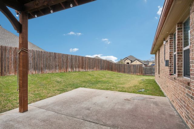 453 Lake Park Drive, Midlothian, TX 76065