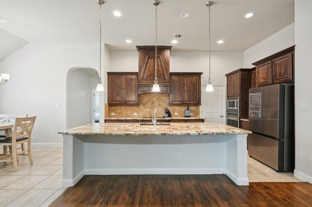 453 Lake Park Drive, Midlothian, TX 76065