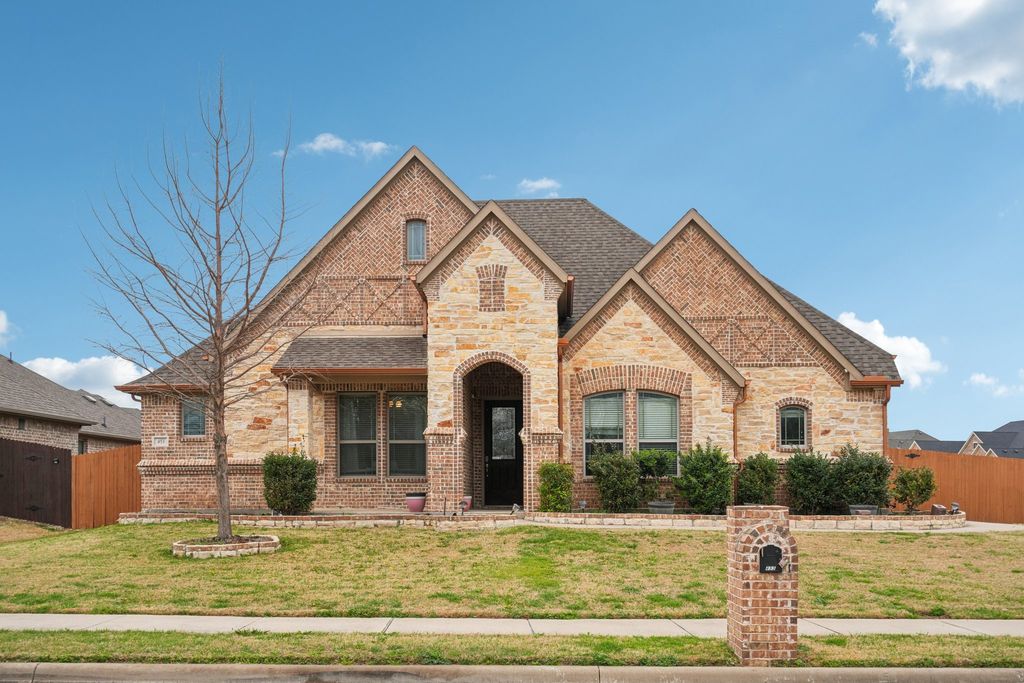 453 Lake Park Drive, Midlothian, TX 76065
