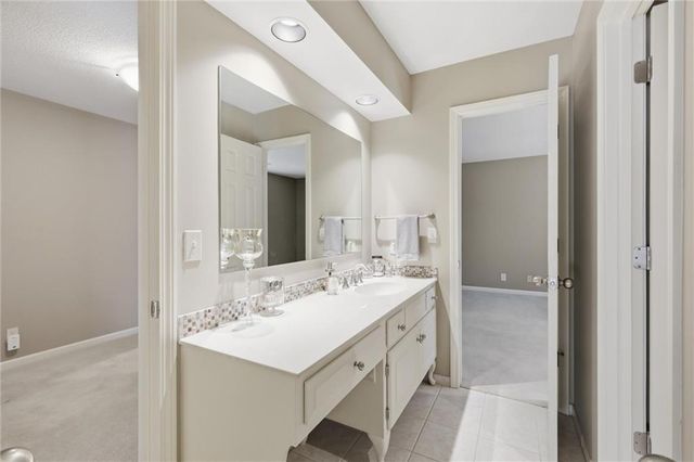 11512 Noland Street, Overland Park, KS 66210