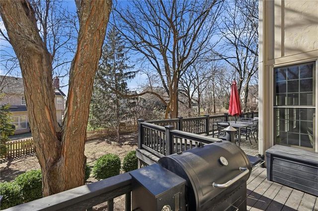 11512 Noland Street, Overland Park, KS 66210