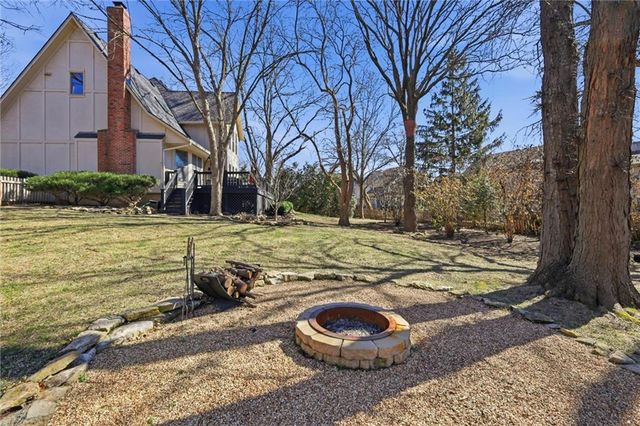 11512 Noland Street, Overland Park, KS 66210