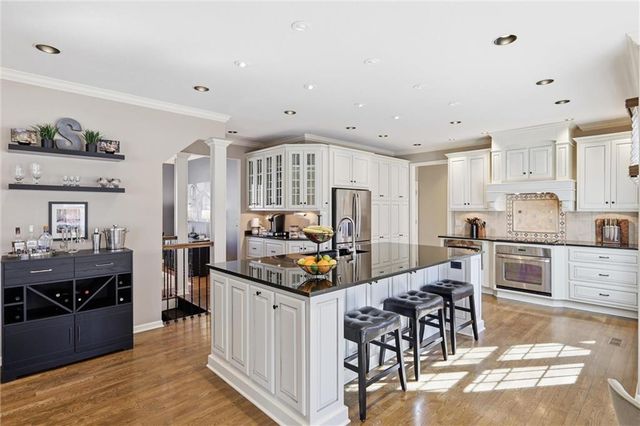 11512 Noland Street, Overland Park, KS 66210