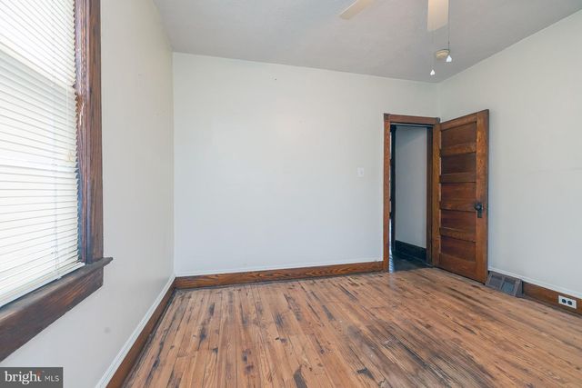 1025 MARKET ST, Gloucester City, NJ 08030