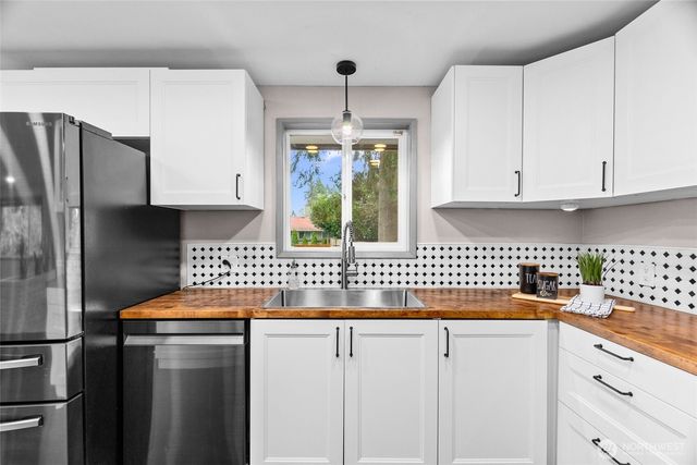 1008 Skyridge Street SE, Lacey, WA 98503