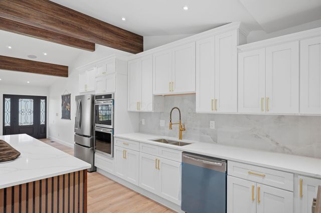 893 Singing Hills Lane, Columbus, OH 43235