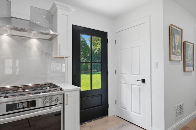 893 Singing Hills Lane, Columbus, OH 43235