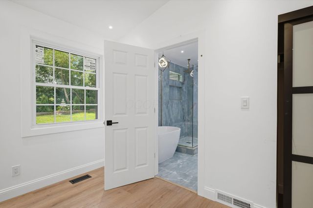 893 Singing Hills Lane, Columbus, OH 43235