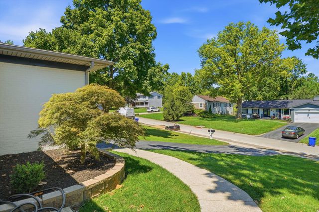 893 Singing Hills Lane, Columbus, OH 43235