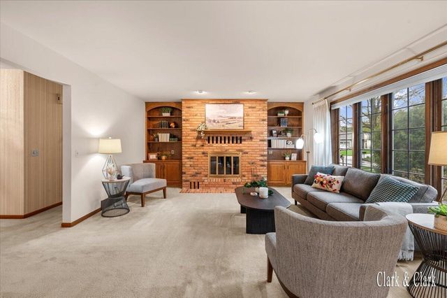 2220 Mission Hills Drive SE, Grand Rapids, MI 49546