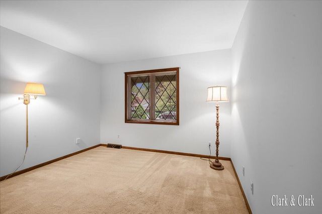 2220 Mission Hills Drive SE, Grand Rapids, MI 49546