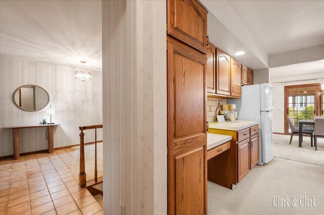 2220 Mission Hills Drive SE, Grand Rapids, MI 49546