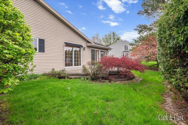 2220 Mission Hills Drive SE, Grand Rapids, MI 49546
