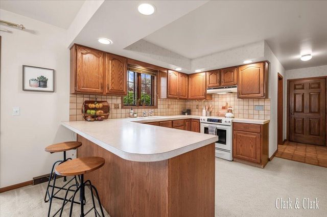 2220 Mission Hills Drive SE, Grand Rapids, MI 49546