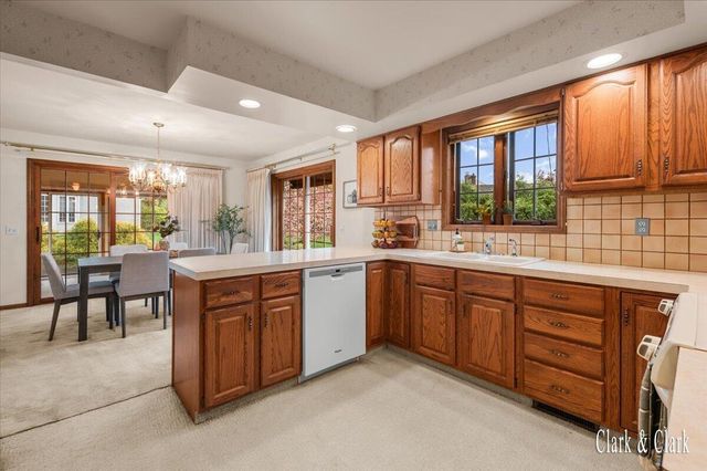 2220 Mission Hills Drive SE, Grand Rapids, MI 49546