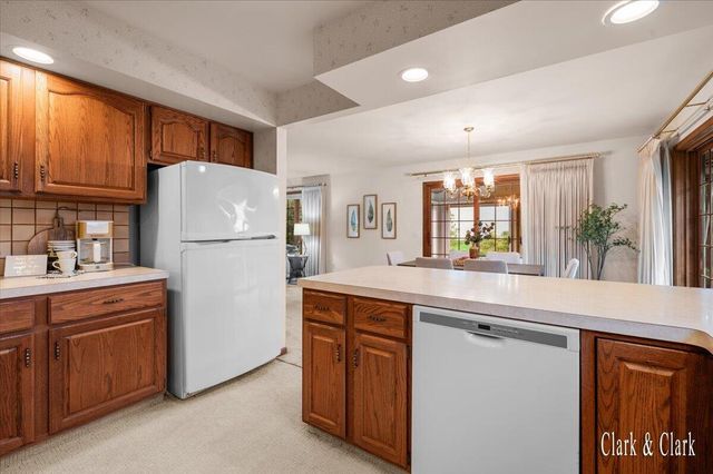 2220 Mission Hills Drive SE, Grand Rapids, MI 49546