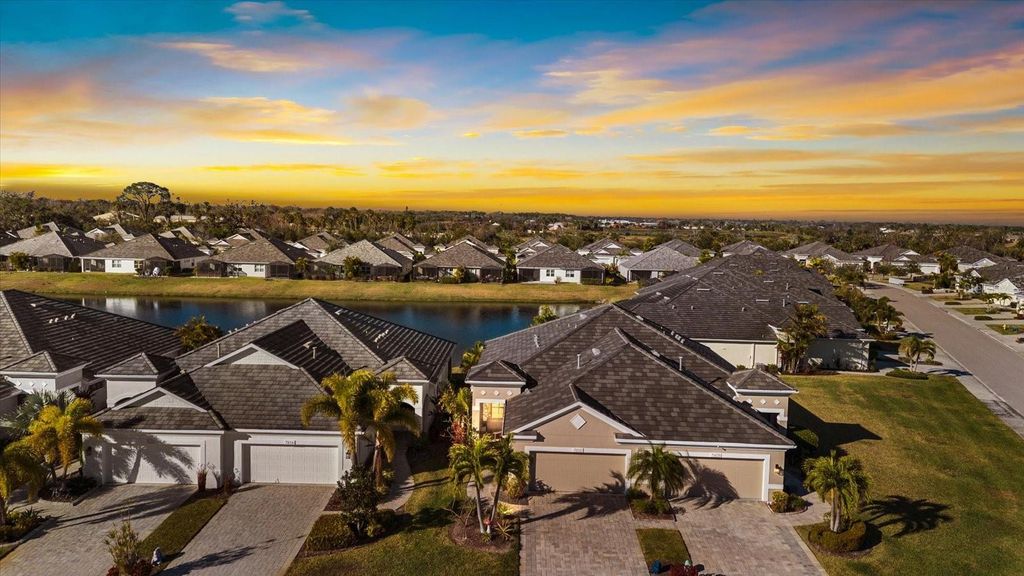 Image 2 of property listing at 7612 ALUMNI TRAIL, Sarasota, FL 34243