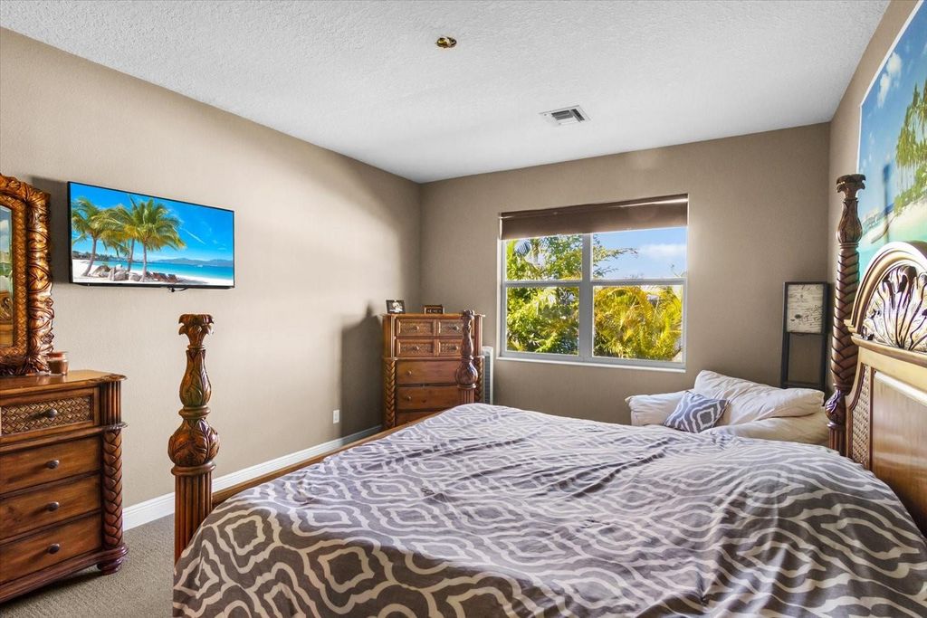 Image 14 of property listing at 7612 ALUMNI TRAIL, Sarasota, FL 34243