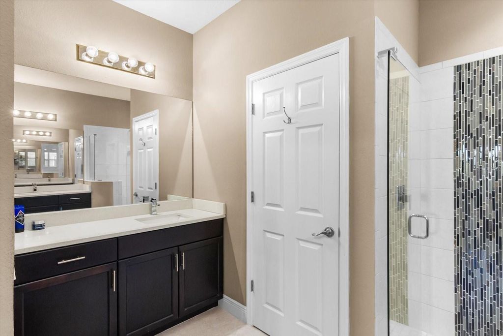 Image 17 of property listing at 7612 ALUMNI TRAIL, Sarasota, FL 34243