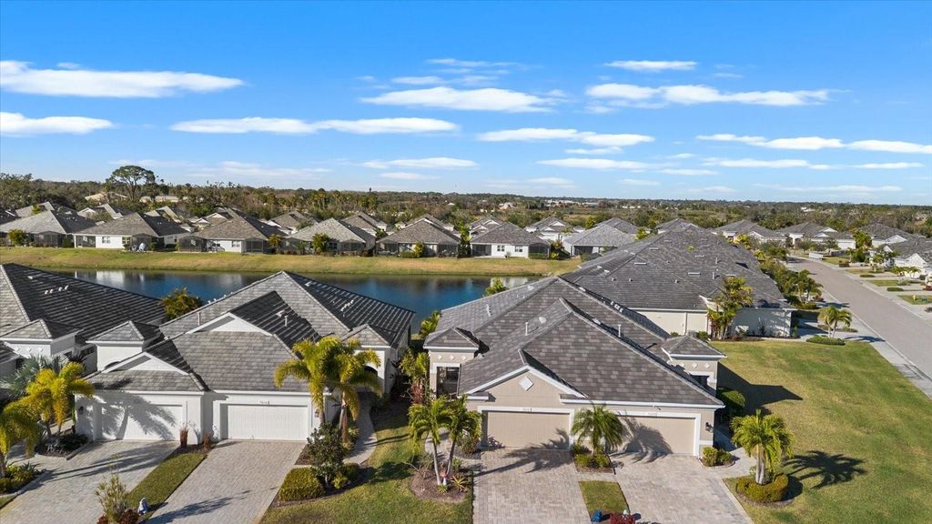 Image 3 of property listing at 7612 ALUMNI TRAIL, Sarasota, FL 34243