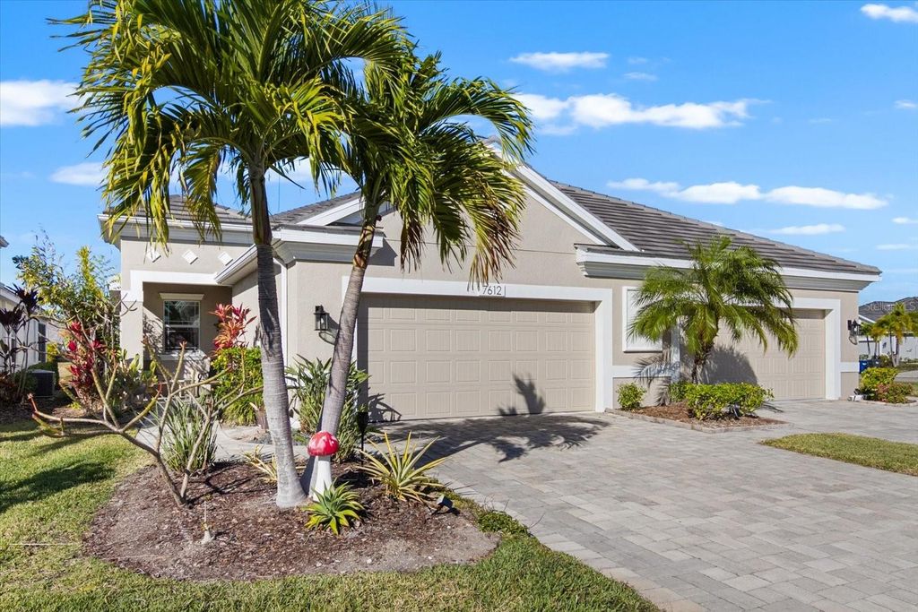 Image 7 of property listing at 7612 ALUMNI TRAIL, Sarasota, FL 34243