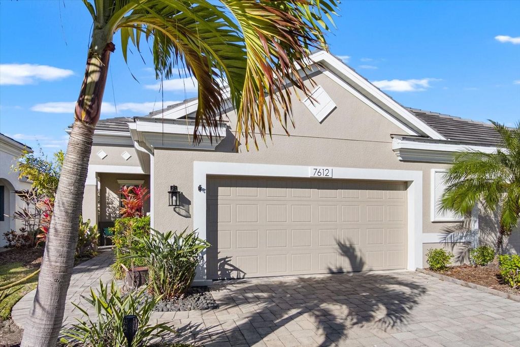 Image 8 of property listing at 7612 ALUMNI TRAIL, Sarasota, FL 34243