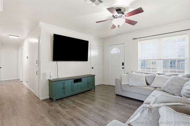 105 W 32nd Street, Sand Springs, OK 74063