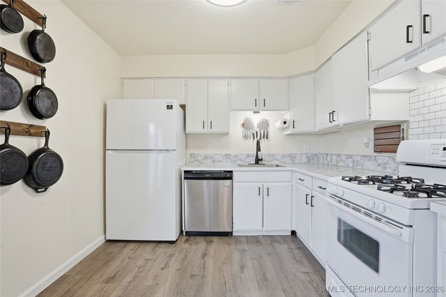 105 W 32nd Street, Sand Springs, OK 74063