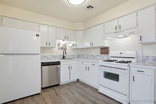 105 W 32nd Street, Sand Springs, OK 74063