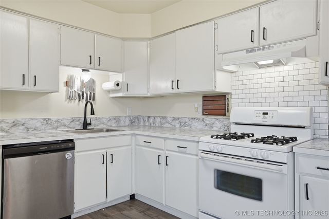 105 W 32nd Street, Sand Springs, OK 74063