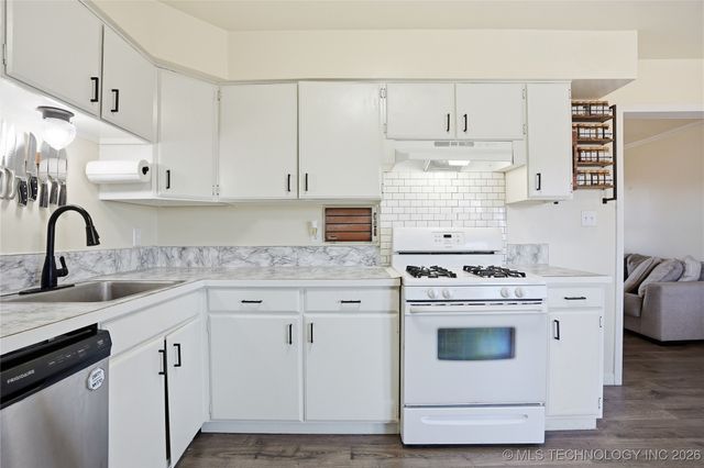 105 W 32nd Street, Sand Springs, OK 74063