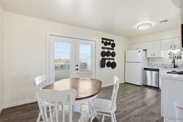 105 W 32nd Street, Sand Springs, OK 74063