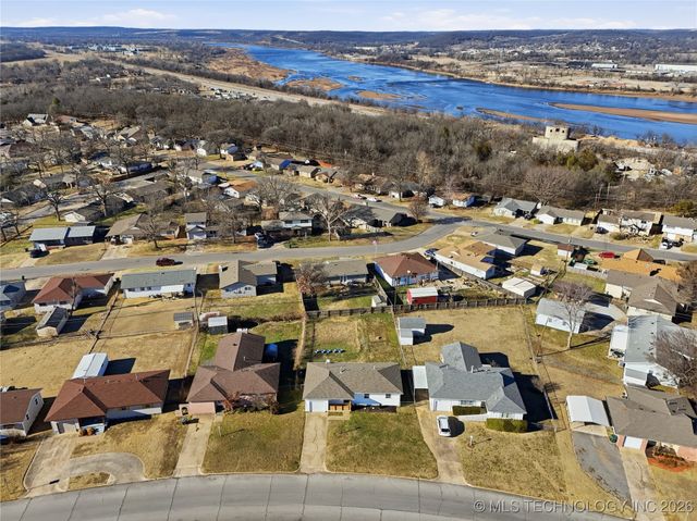 105 W 32nd Street, Sand Springs, OK 74063