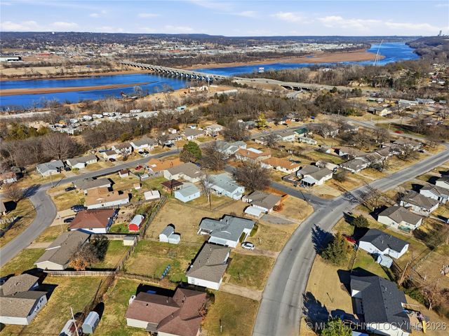 105 W 32nd Street, Sand Springs, OK 74063