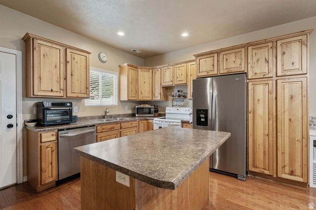 7846 S COOL CREEK WAY, West Jordan, UT 84081