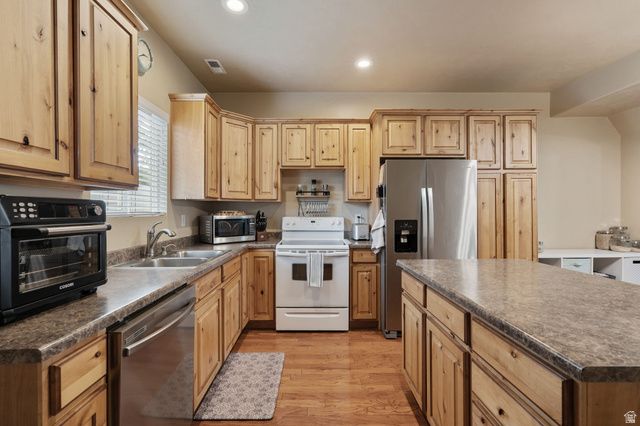 7846 S COOL CREEK WAY, West Jordan, UT 84081