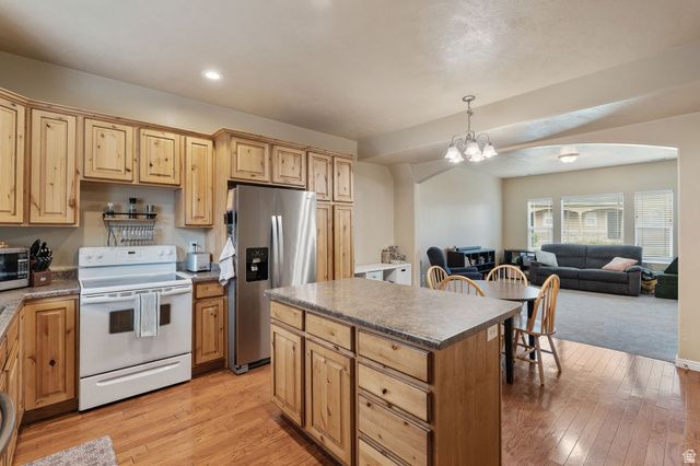7846 S COOL CREEK WAY, West Jordan, UT 84081