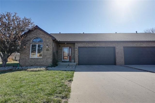 507 Ashurst Court, Lee's Summit, MO 64081