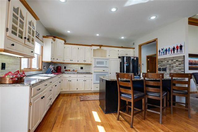 507 Ashurst Court, Lee's Summit, MO 64081