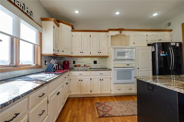 507 Ashurst Court, Lee's Summit, MO 64081